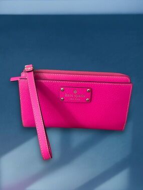 kate spade Wellesley Layton hot‎ pink "L zip" pebbled leather wristlet. New